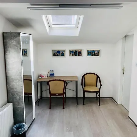 Lina Rooms Hostel-3