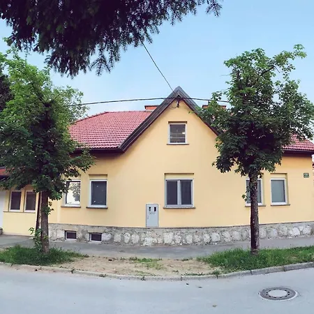 Lina Rooms Hostel-2
