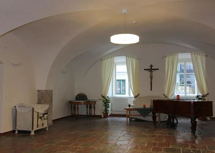 Hotel near College: Institut St.Sebastian