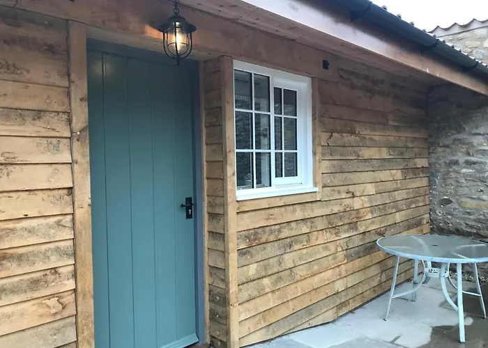 Pet Friendly hotel: The Crown - Hutton Le Hole
