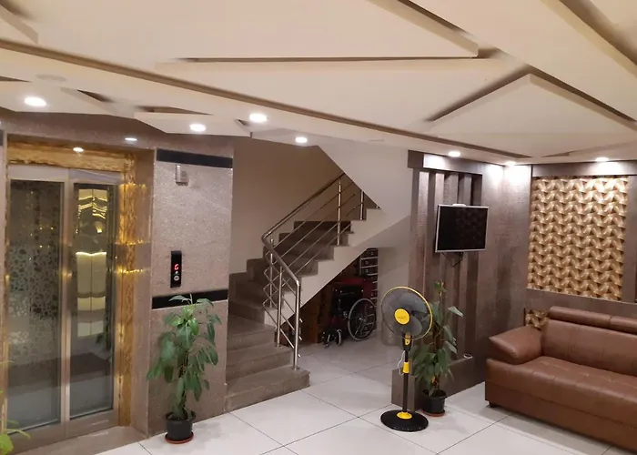 Cheap hotels Sahara Inn
