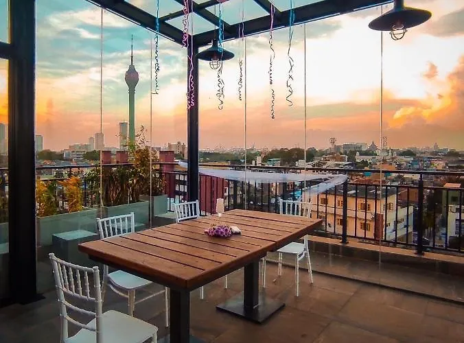 Hotel: The Den 23