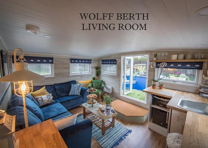 Pet Friendly hotel: Barge At Titanic