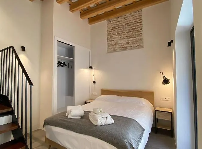 Oma Cadiz Apartments