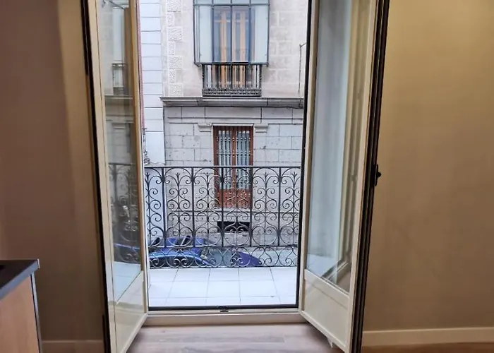 Hotel near College: Apartamentos Sol Madrid