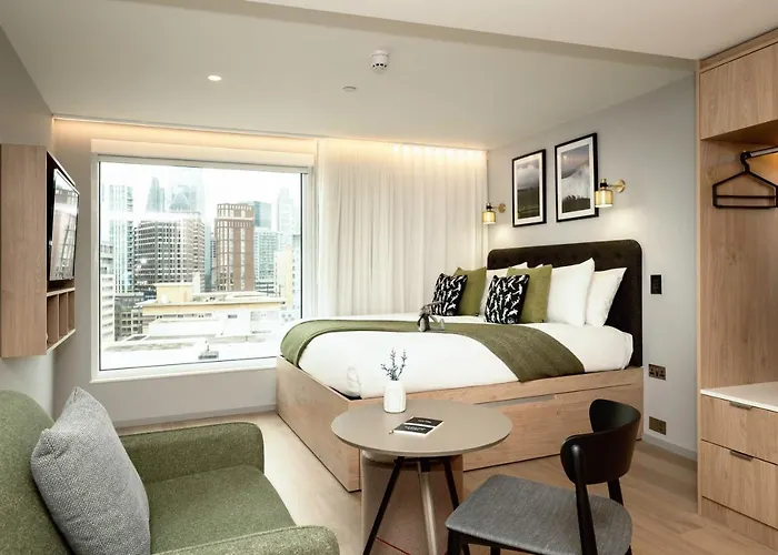 Wilde s London Aldgate Tower Bridge