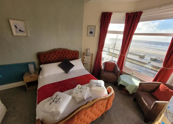 Hotel near College: Crystals On The Prom