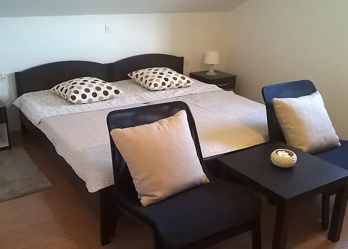 Nikolina Rooms