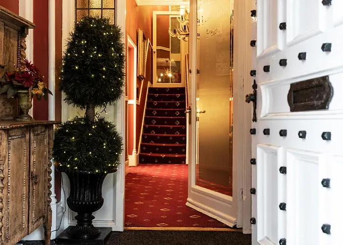 Chalet: Lonsdale House