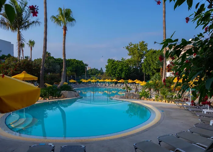 Luxury hotel only: Mayfair Gardens