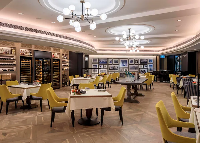 Hotel mit Pool: New World Millennium Hong Kong Hotel