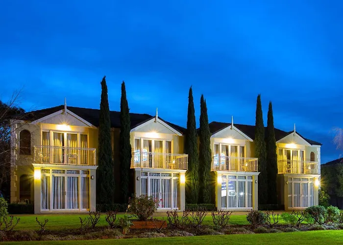 Hotels with tennis Best Western Colonial Village
