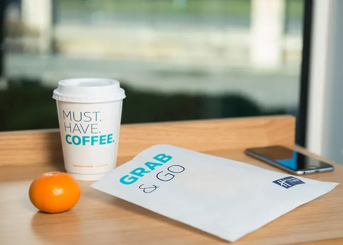 Hotel near College: Holiday Inn Express London Luton Airport By Ihg