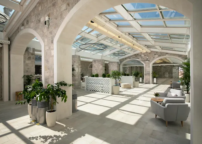 5 star hotel: Lazure Hotel & Marina
