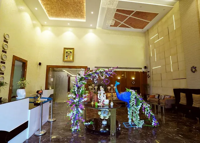 Luxury hotel only: Hotel Idhayan Palace