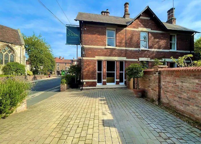 Villa: City Centre Luxury Holiday House With Outdoor Bath And Parking