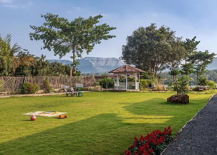 Vacation homes Saffronstays Lake House Bouganvillea, Nashik - Rustic Pool With Great Lake Views And Patio Dining
