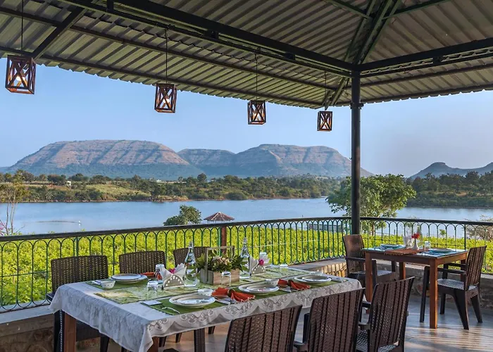 Vacation homes Saffronstays Lake House Bouganvillea, Nashik - Rustic Pool With Great Lake Views And Patio Dining