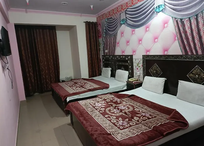 Waterpark hotel: New Hajveri Hotel Lahore