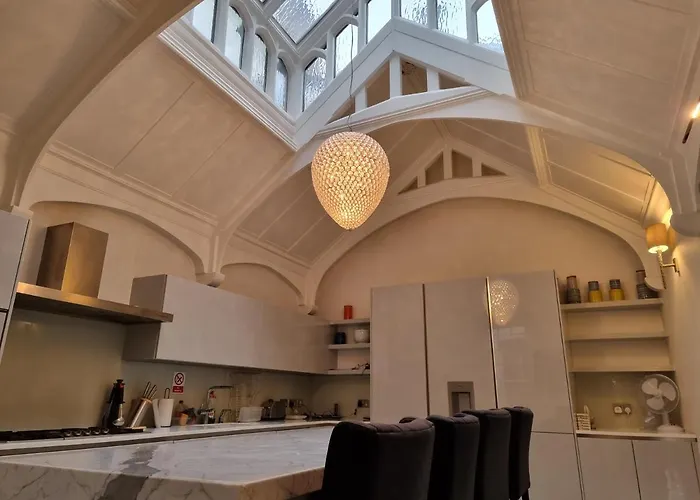 Villa: Victoria Square