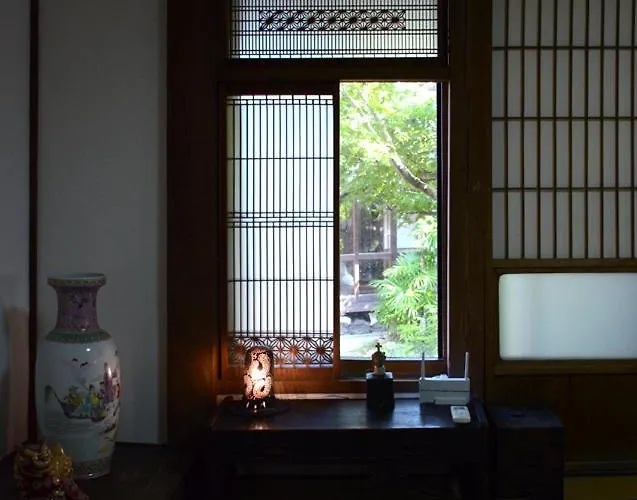 続異人館 Zoku Ijinkan Guest House