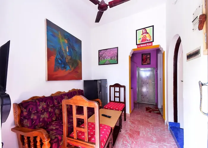 Betty Individual 2 Rooms Property At Beach Front Near French Colony