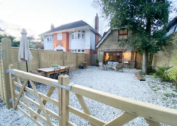 Private Villa: The Coach House - Bournemouth