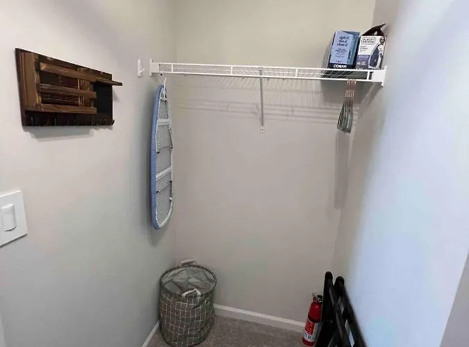 Hometel Premium Guest Suite W/ Private Entrance