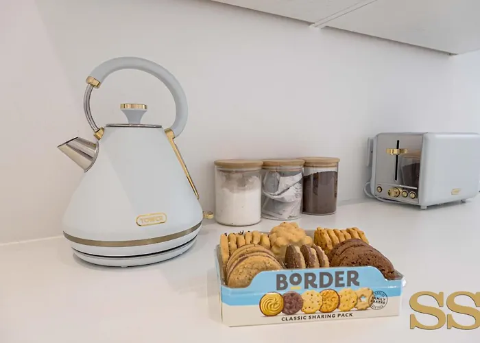 Hotel near College: Blue Lagoon: Beachside Retreat with O2 Academy Access