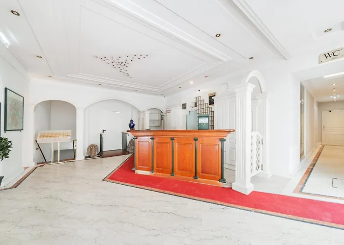 Self-Check-In Hotel Adlon