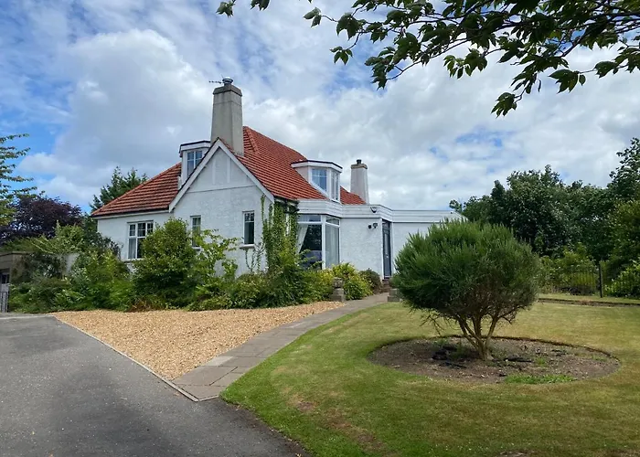 Gorgeous Family Home 15 Mins From City Centre