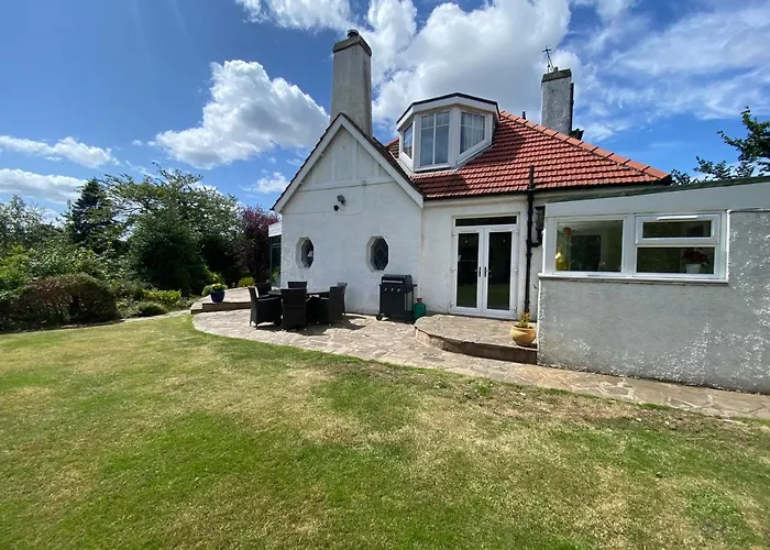 Gorgeous Family Home 15 Mins From City Centre