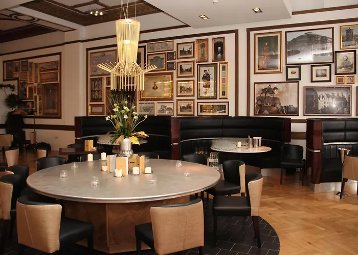 Luxury hotel only: Hotel Indigo - Edinburgh - Princes Street By Ihg