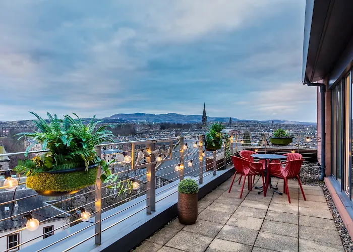 Hotels with a view Novotel Edinburgh Centre