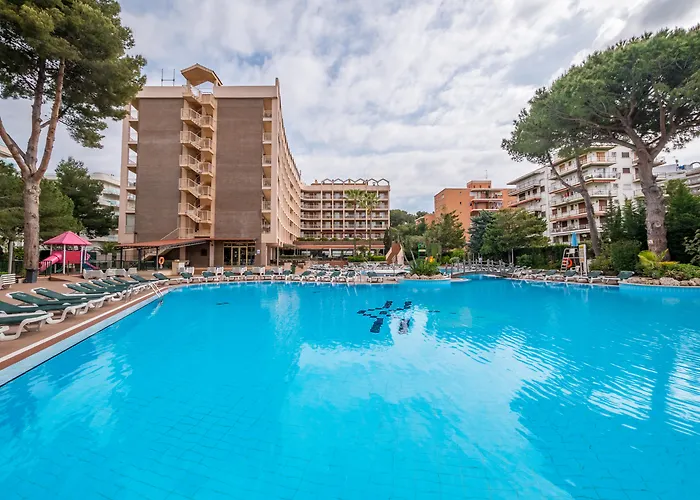 Golden Avenida Family Suites 4*