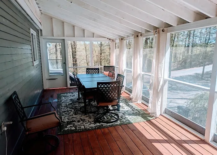 Spacious Pawtuckaway Getaway