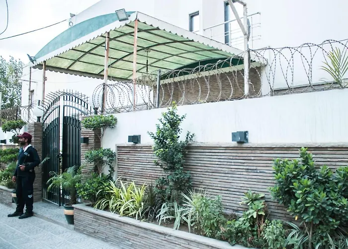 Golf hotel: Lokal Rooms X Shahrah-E-Faisal