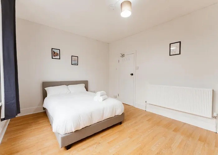 Great Rooms In Plaistow