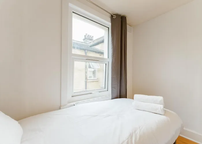 Great Rooms In Plaistow