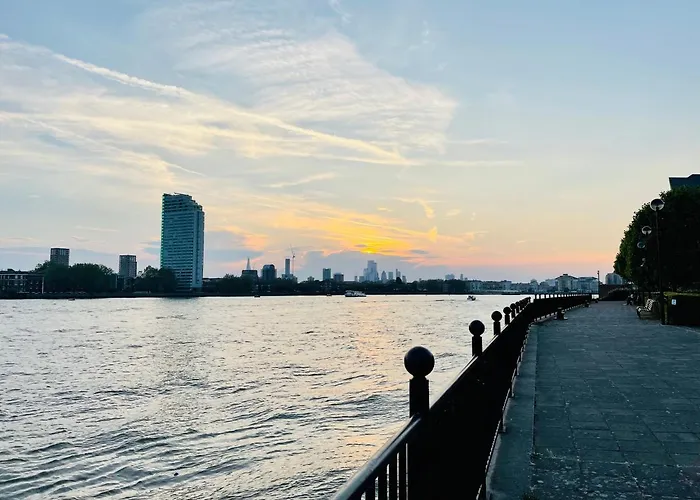 Riverside Deluxe Double Room E14