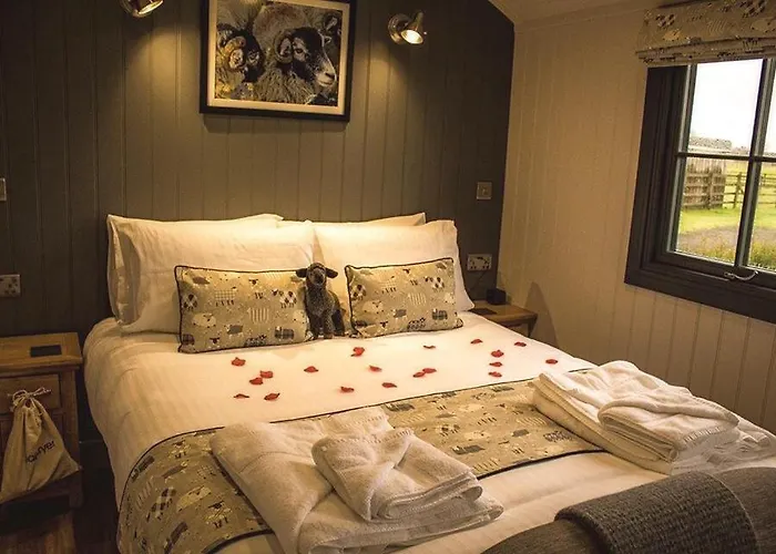 Villa: Springwood Shepherd Huts Glamping York