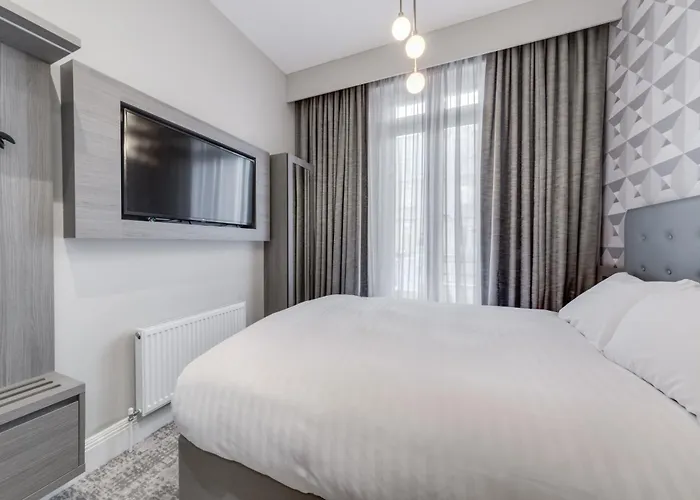 Hotel near College: Mornington Victor Hotel London Belgravia