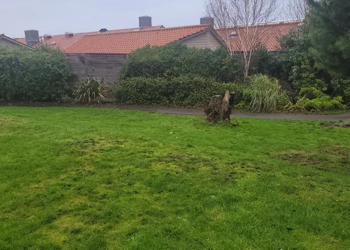 Pet Friendly hotel: Cozy Caravan Near Edinburgh