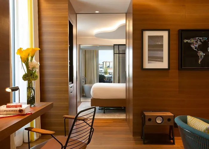  Renaissance Paris Republique &Spa