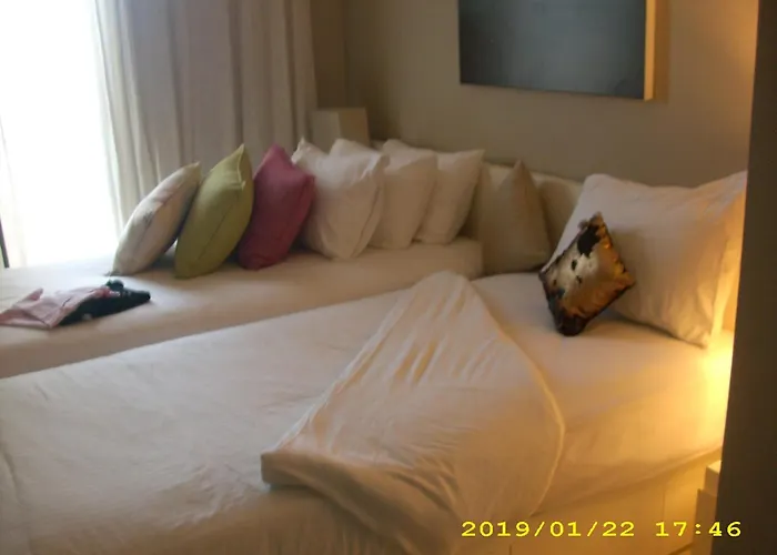 Winzerhäuschen am Brunnen