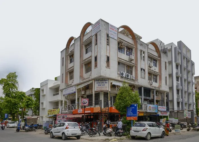 Super Oyo Safari Inn