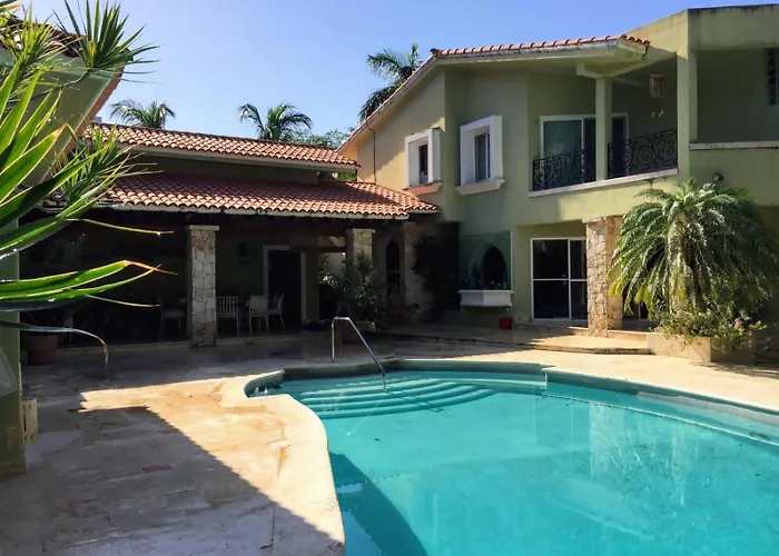 Chalet: Casa Beard, Spacious Guest House With High Speed Wifi & Pool.