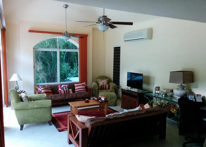 Chalet: Casa Beard, Spacious Guest House With High Speed Wifi & Pool.