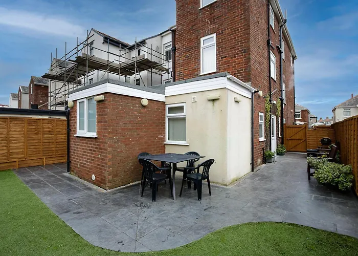 Dog friendly hotels Arnside - Spacious 10-Bedroom Seaside Cottage