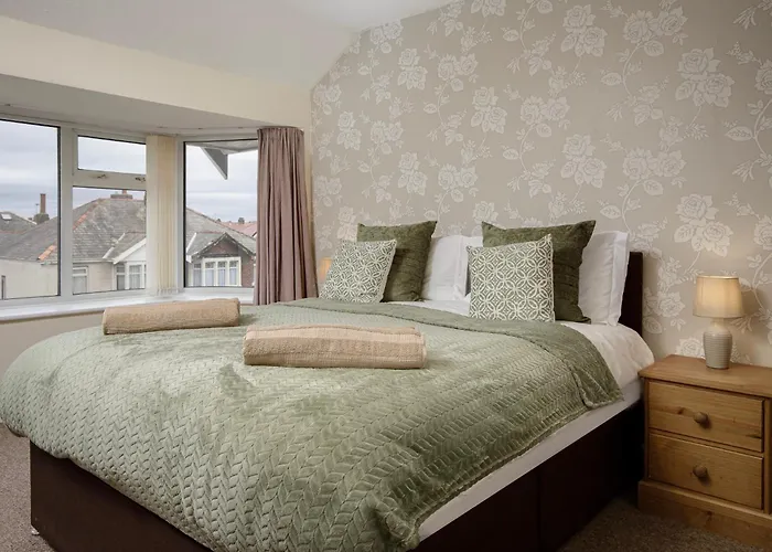 Dog friendly hotels Arnside - Spacious 10-Bedroom Seaside Cottage